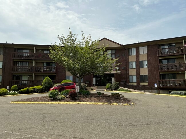 Building Photo - 1118 Cromwell Hills Dr