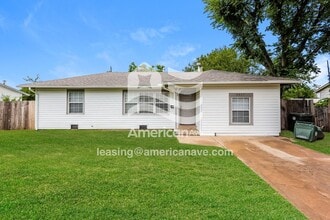 Building Photo - 4017 Dogwood Dr