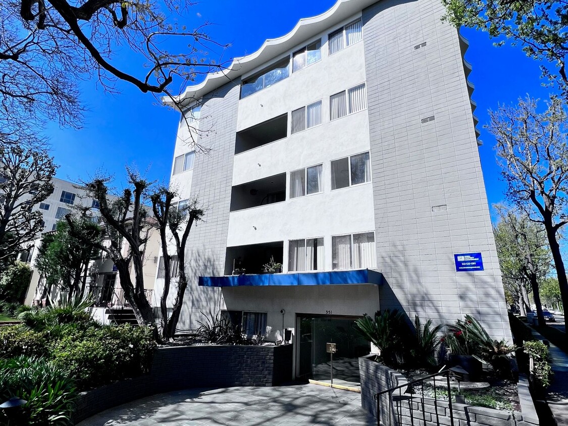 Foto del edificio - 351 N Palm Dr