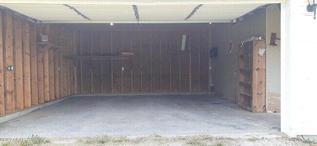 Building Photo - 2577 S Kenser Rd