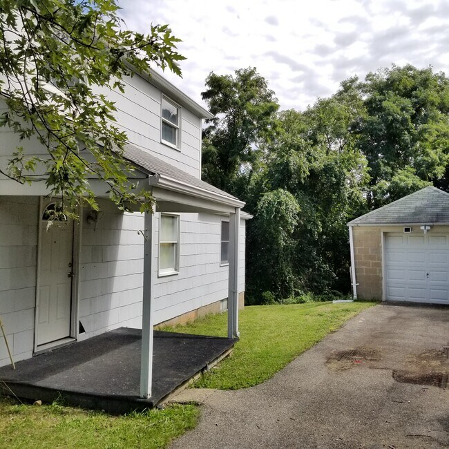 Building Photo - 753 East Dr