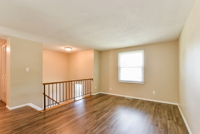 Foto del edificio - 11401 McDowell Dr