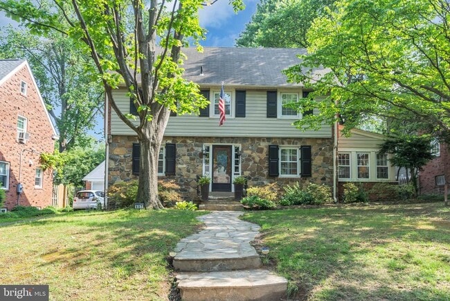 Building Photo - 807 Hillwood Ave