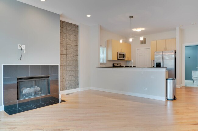 Foto del edificio - 2358 W Bloomingdale Ave
