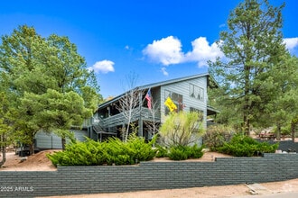 Building Photo - 1207 N Arrowhead Dr