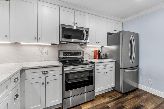 Building Photo - 14 Royal Palm Way