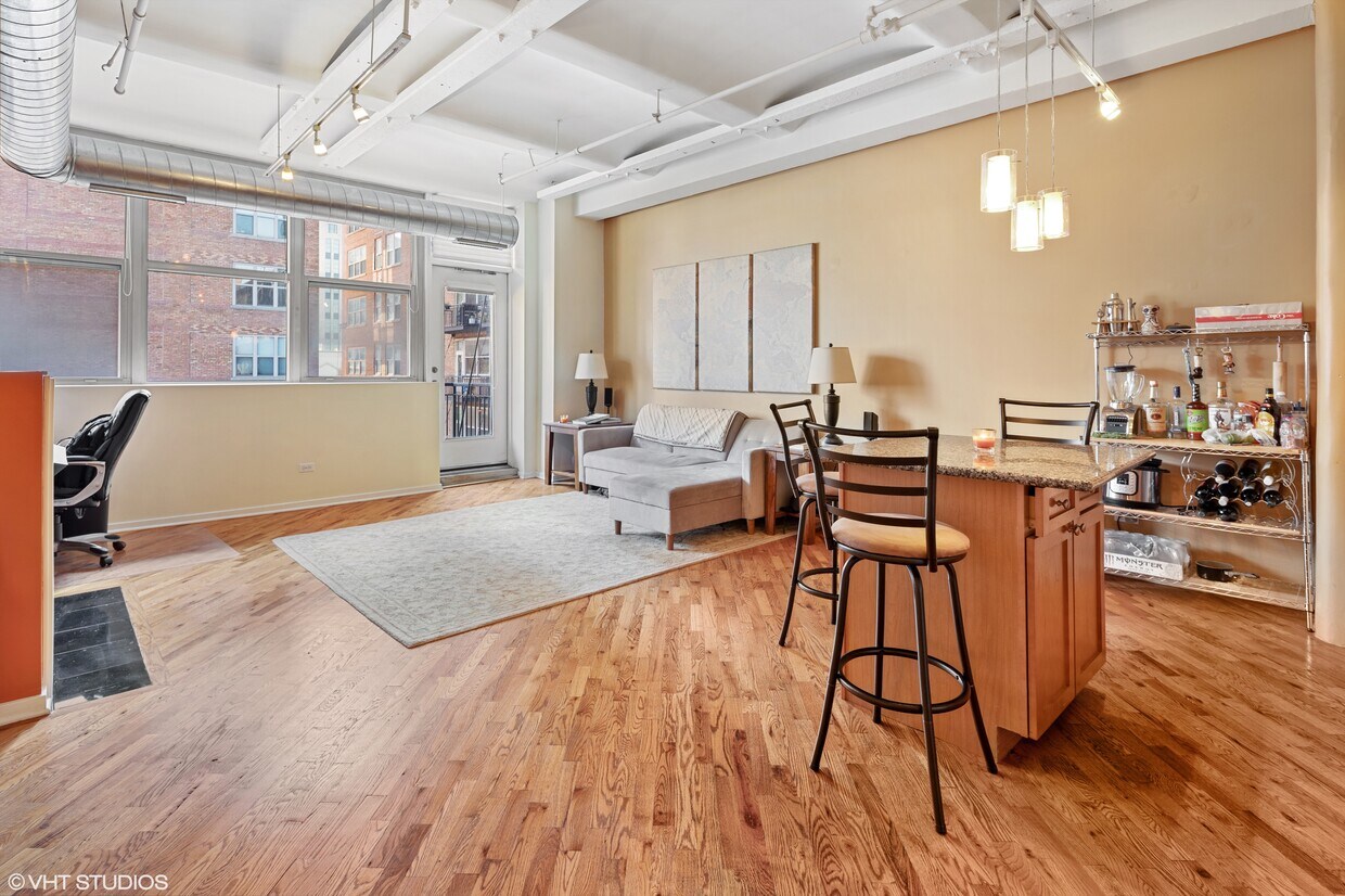 Primary Photo - 500 S Clinton St