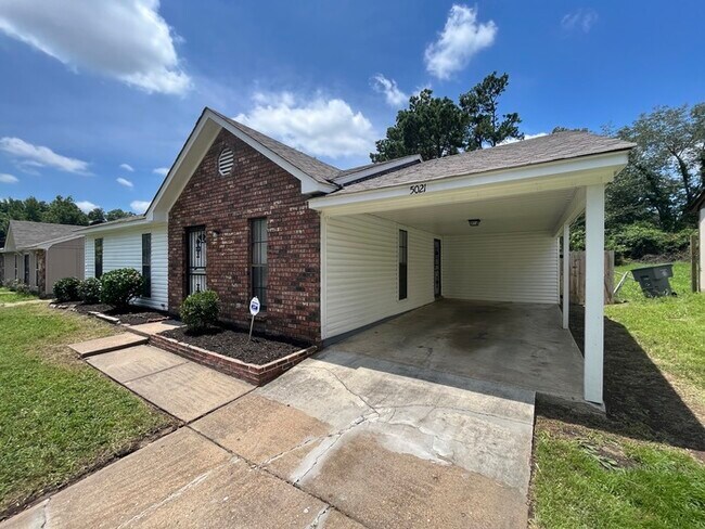 Building Photo - 5021 Cedar View - Available Now!