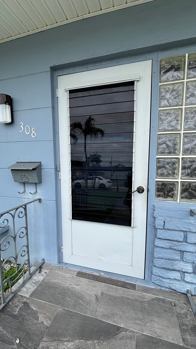 Photo - 308 NE 1st St House