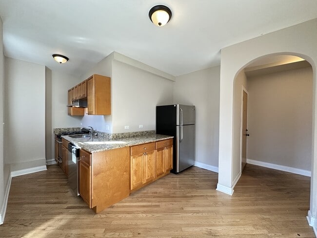 Building Photo - 901 Green Bay Rd