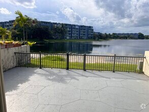 Building Photo - 9137 Fontainebleau Blvd