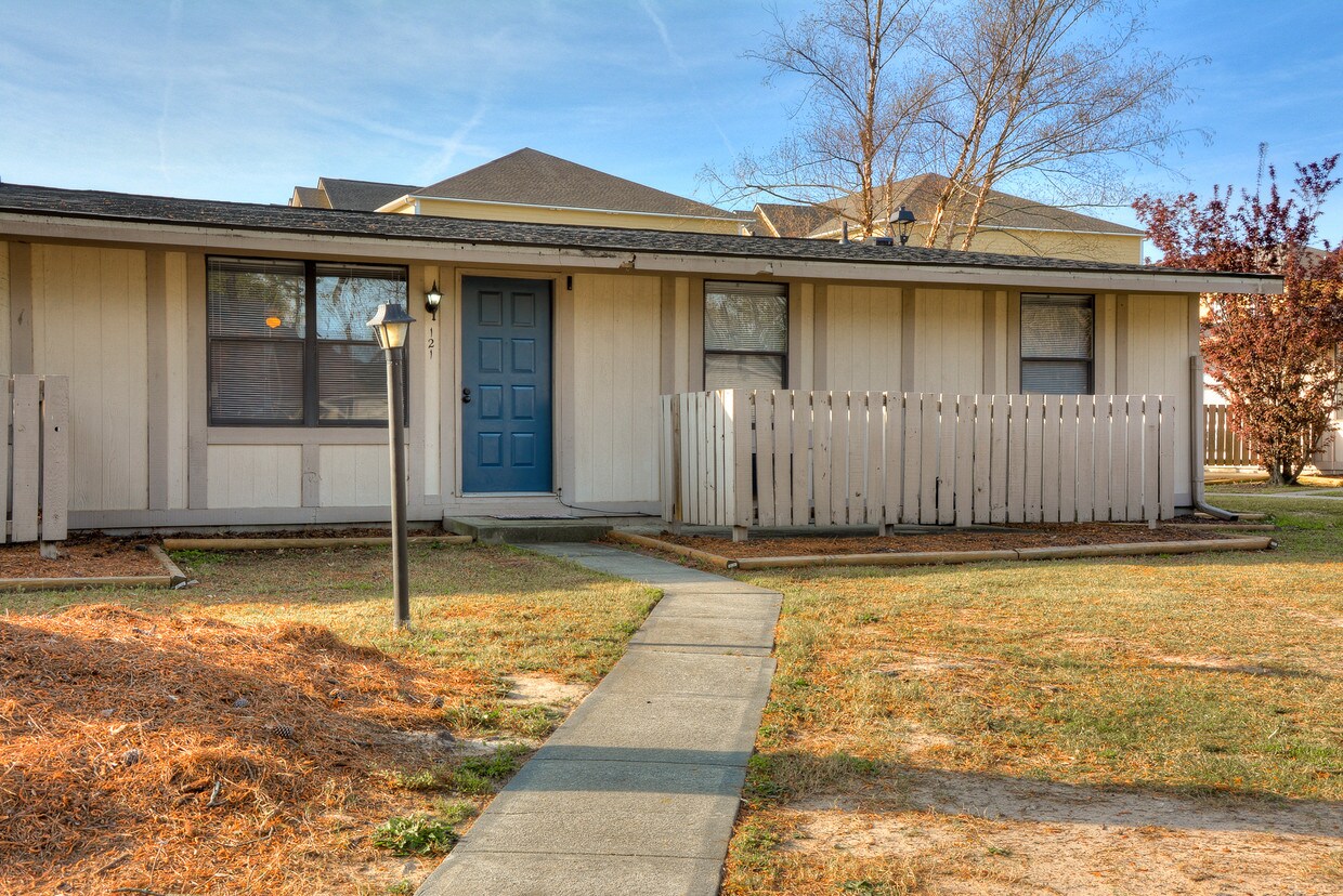 Primary Photo - 121 Fister Ct