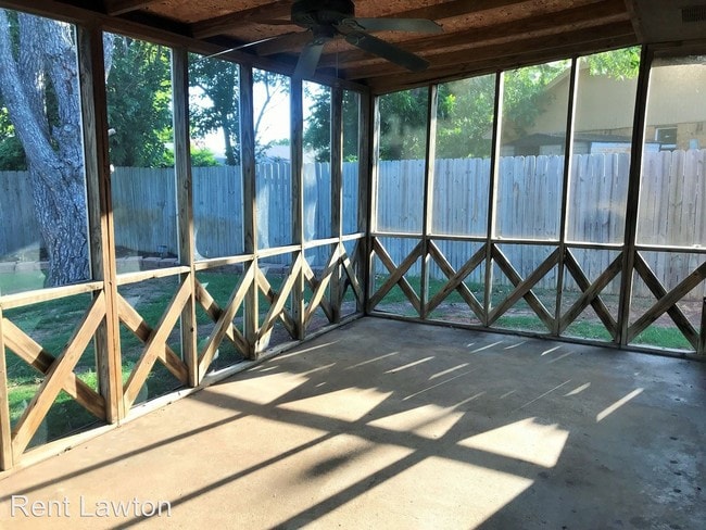 Building Photo - 3 br, 2 bath House - 4715 NE MacArthur Circle