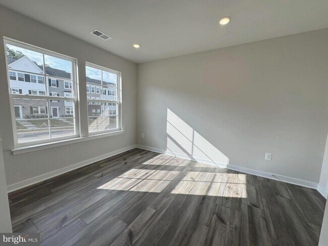 Foto del edificio - 2240 BARHILL Way