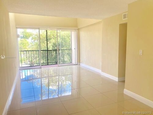 Building Photo - 8850 Fontainebleau Blvd