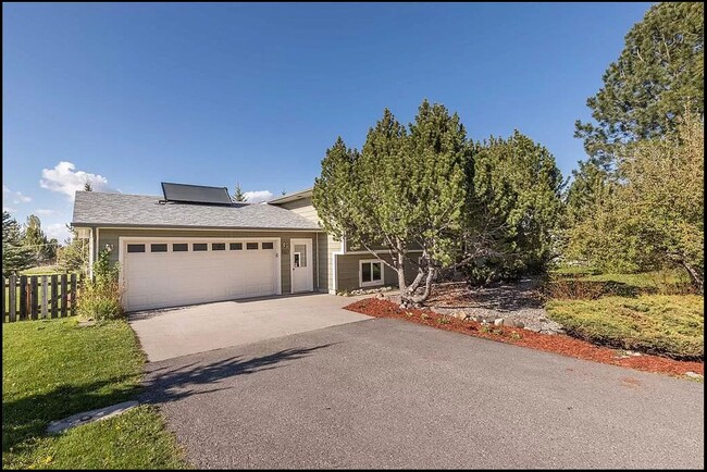 Building Photo - 1705 Parkview Pl
