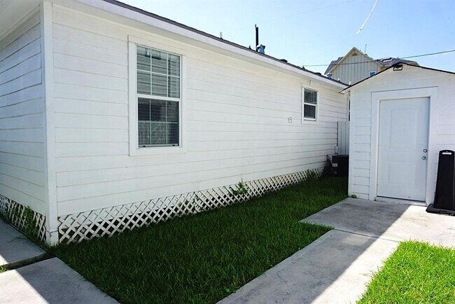 Building Photo - 2610 Cochran St