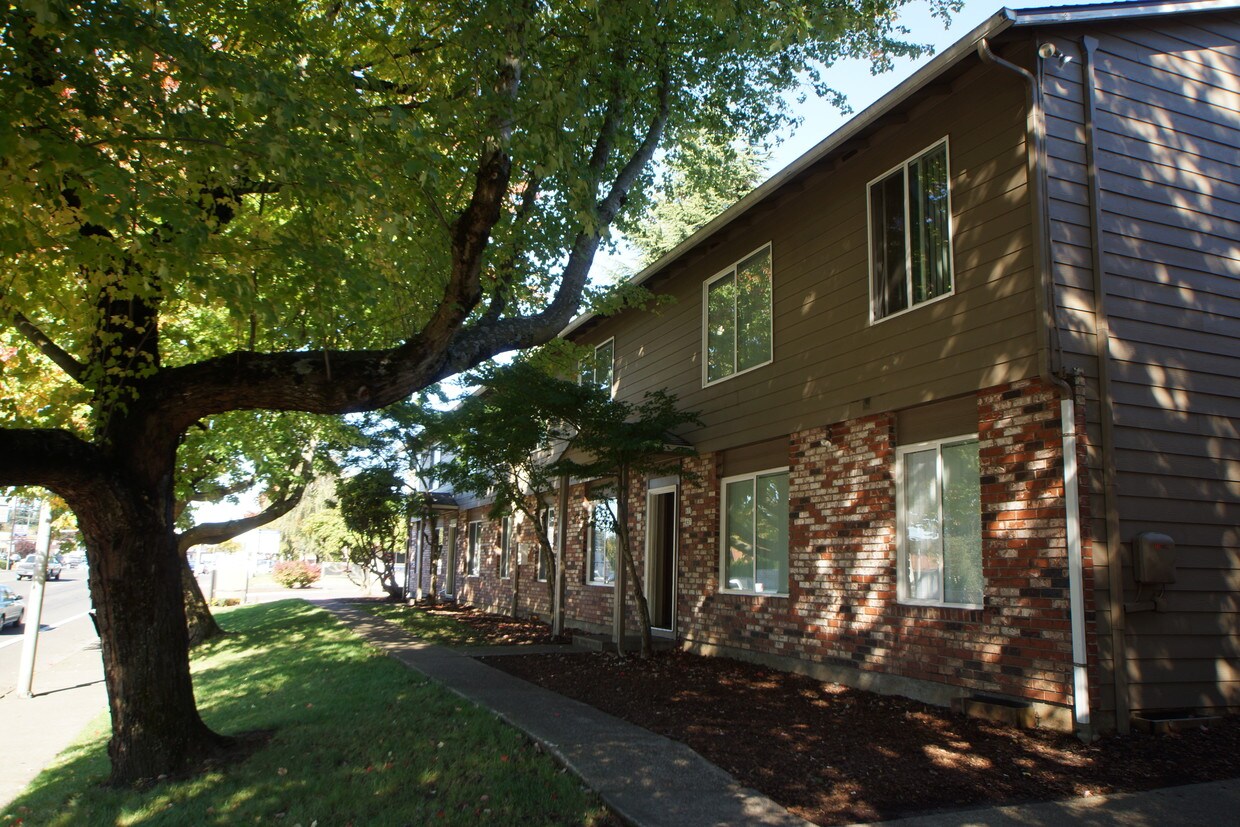 CARRINGTON SQUARE: Propiedad - Carrington Square
