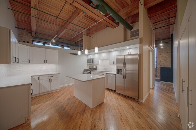 Building Photo - 2222 W Diversey Ave