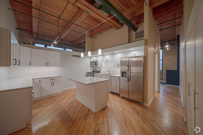 Building Photo - 2222 W Diversey Ave