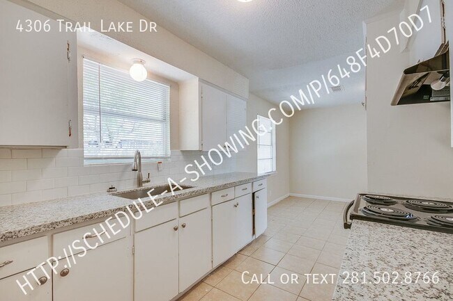 Foto del edificio - 4306 Trail Lake Dr