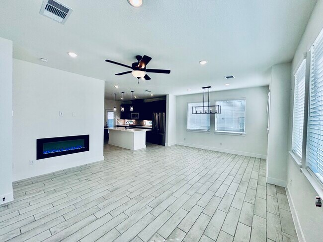 Foto del edificio - 15110 Dry Creek Junction Pl