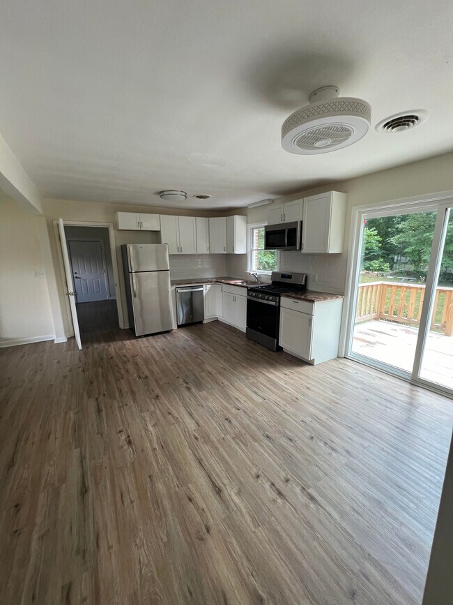 Eeat- In Kitchen - 2579 12th Ave SW