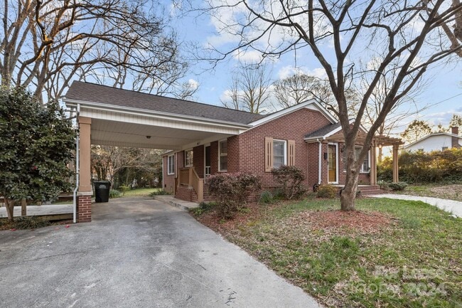 Building Photo - 308 Hillcrest Ave