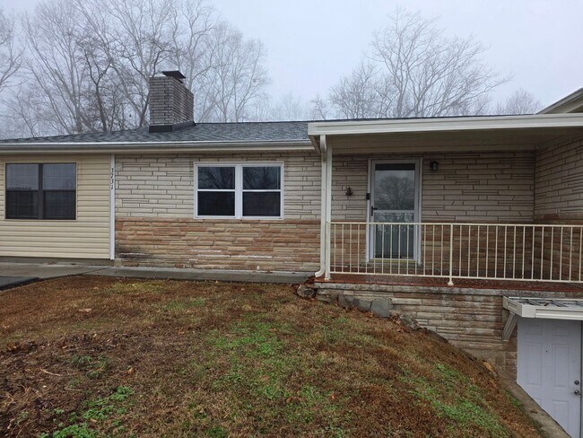 Foto del edificio - Spacious 5+ Bedroom Home with Private In-Law Suite in Desirable Red Bank for under $2600