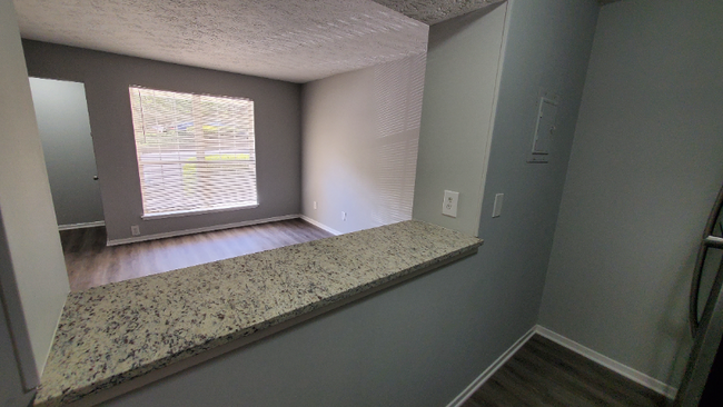 Building Photo - 6810 Glenridge Dr