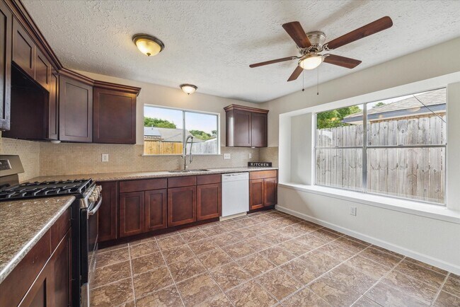 Foto del edificio - 2739 Amaranth Dr