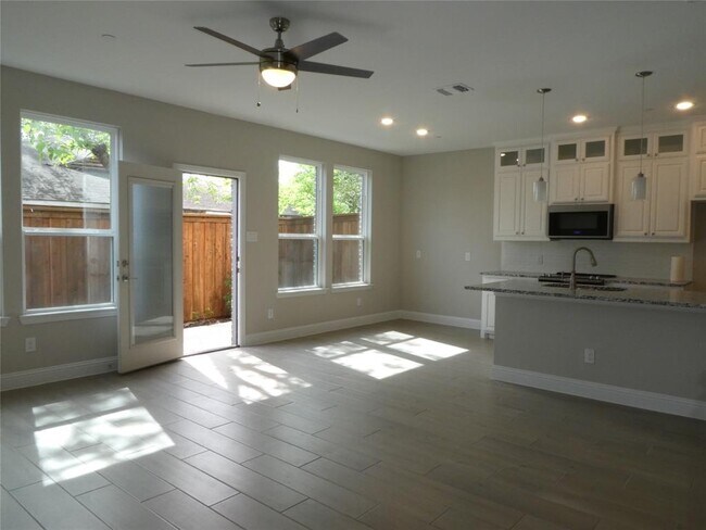 Foto del edificio - 2129 Lovedale Ave