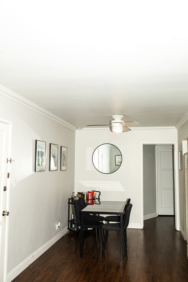 Building Photo - 1036 E 2nd St