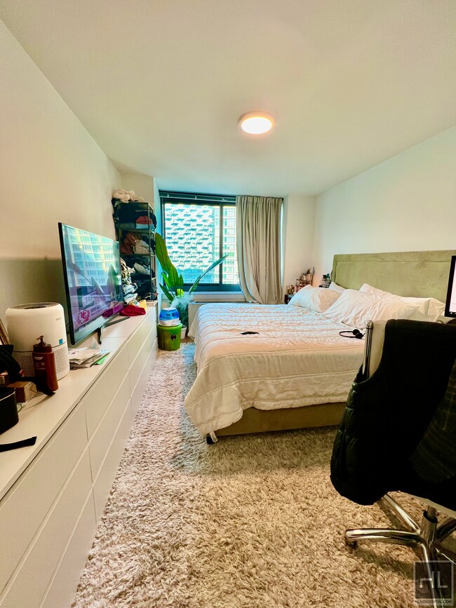Building Photo - Bright 2 Bed 2 Bath Renovated Kitchen I La...