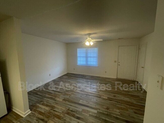 Foto del edificio - 115 Farmer Rd