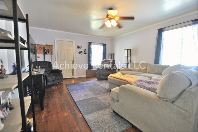 Building Photo - 328 N 200 W