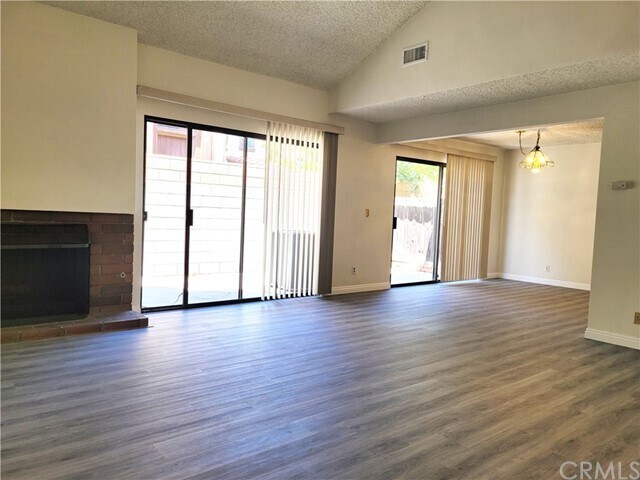 Foto del edificio - 642 W Huntington Dr