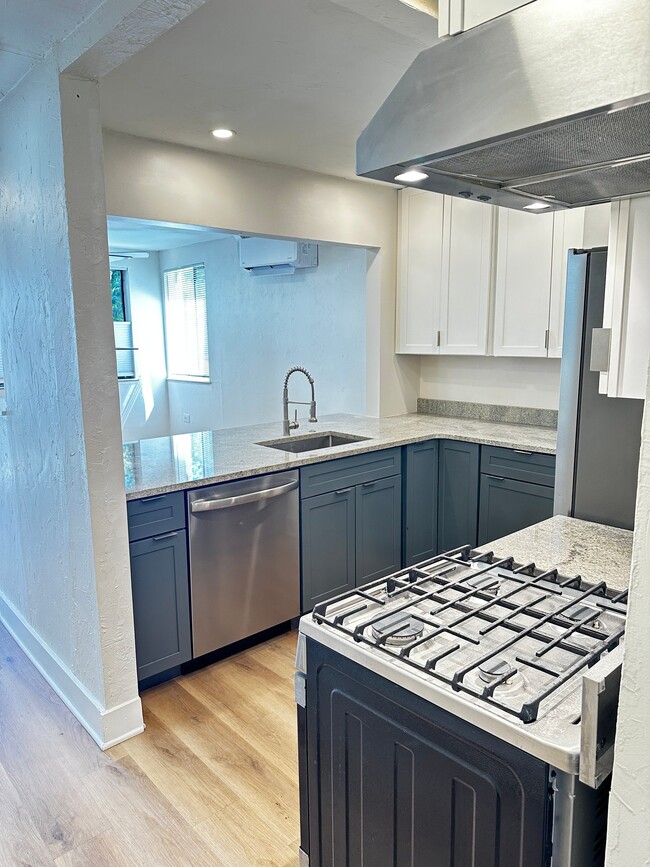 Building Photo - 2035 E 18th Ave