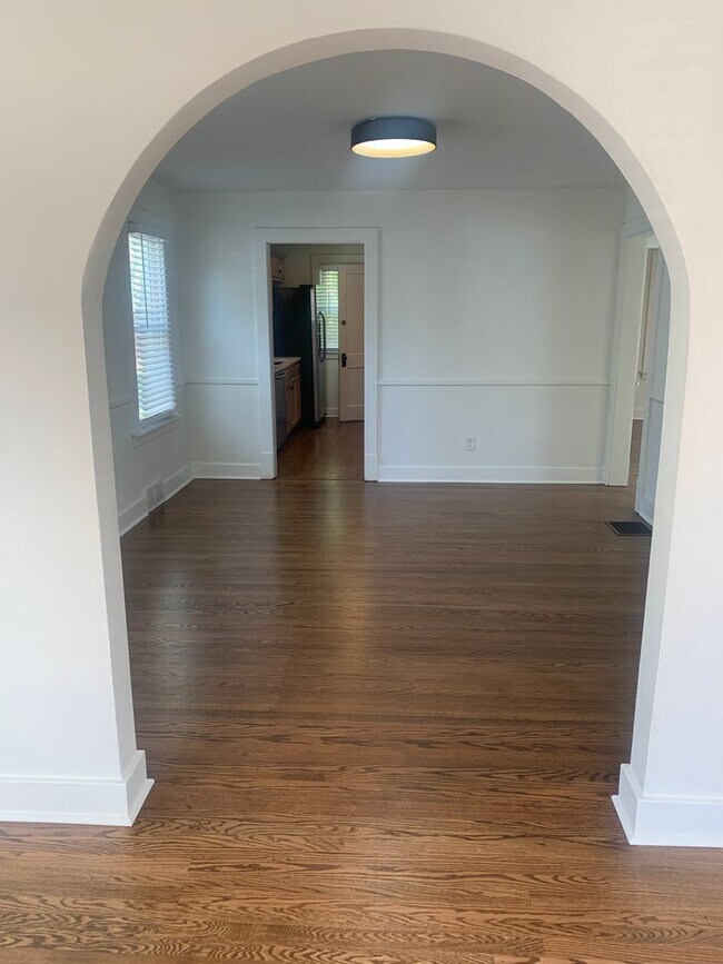 Foto del edificio - GREAT LOCATION!  Charming Crescent Hill Home