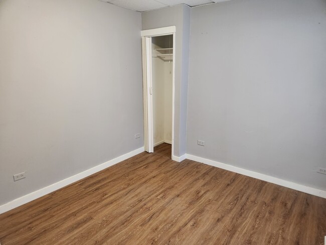 Building Photo - 106 W Comanche Ave