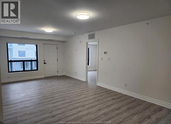 Photo du bâtiment - 3370 Stella Crescent