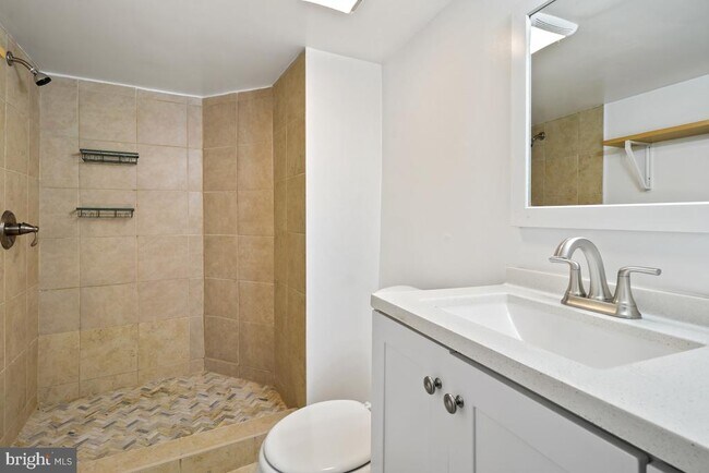 Foto del edificio - 471 Florida Ave NW