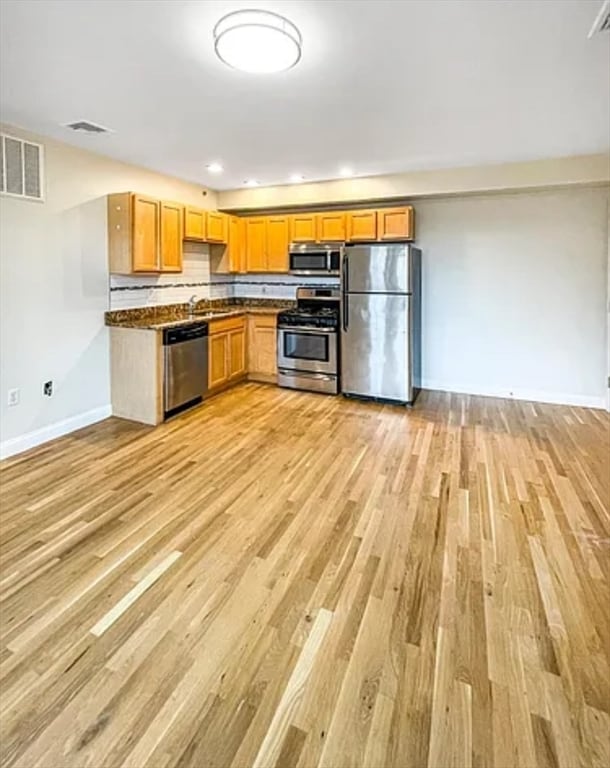 Foto principal - 393 W Broadway