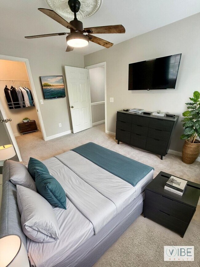 Building Photo - Convenience Meets Privacy – Updated 2BR Condo Minutes from Marina & Shopping! $1600/mo