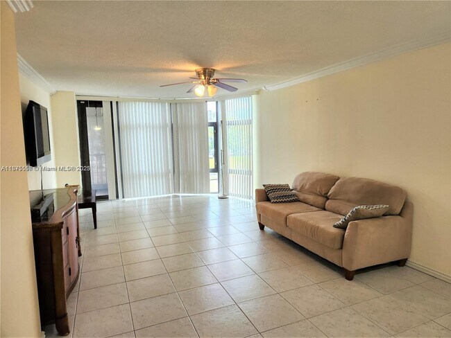 Foto del edificio - 3375 N Country Club Dr