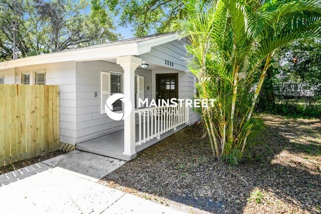 Foto del edificio - 3 Bedroom Pet-Friendly Home in Tampa, FL with Main Street Renewal