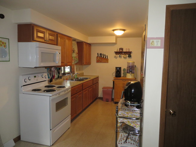 Kitchen - 159 Oak Terrace