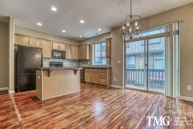 Foto del edificio - Gorgeous Four Bedroom Townhome in Hillsboro!