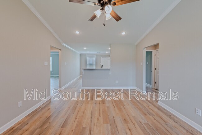 Building Photo - 825 Pine Tree Rd