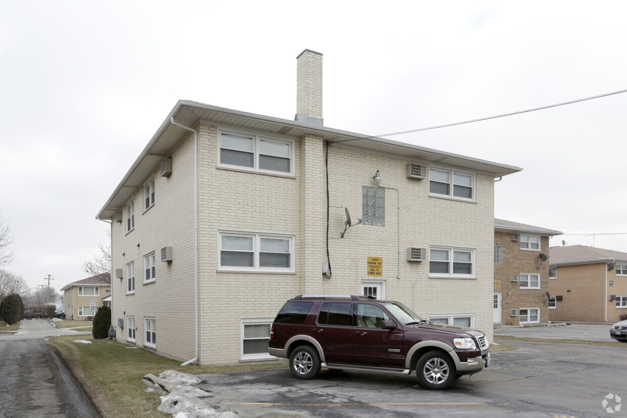 Building Photo - 4608 Maple Ave